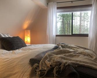 The Bird House in Comox - Comox - Bedroom