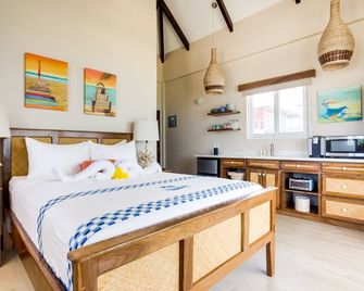 Luxury Beachfront Cabana With Swim Up Pool Bar - Placencia - Sovrum