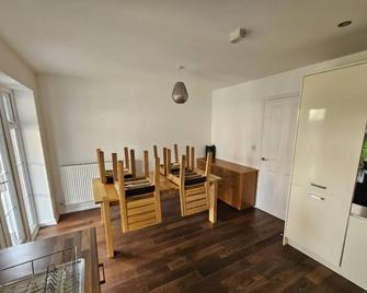 2 Bed Terraced House Bedford - Mk42 - Elstow - Dining room