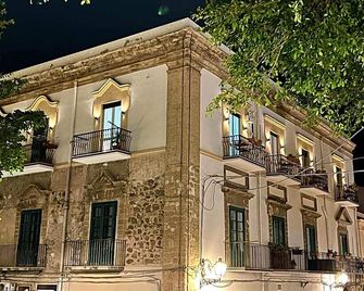 Cortile Umberto I - 西法魯 - 建築