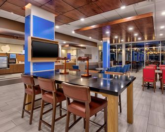 Holiday Inn Express & Suites Milan – Sandusky Area - Milan - Restaurace
