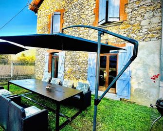 Maison plaine Voreppe 8/10 persons + spa jacuzzi extra - Voreppe - Innenhof