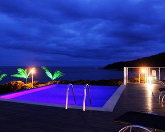 雷賽爾瓦普萊亞酒店 - 康泊琉海水浴場 - 巴拉奈里奧-坎布里烏 - 游泳池
