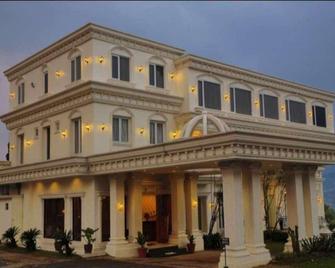 Rizen Premiere Hotel - Bogor - Building