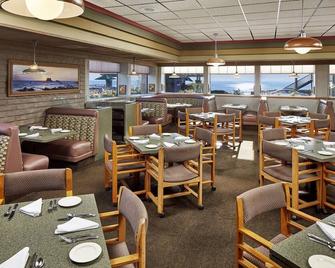 Premium King Coastal View Room w/ Fireplace | Short Drive from Hearst Castle - San Simeon - Restaurant
