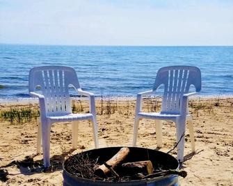 Lake Michigan Beachfront Home~Near Mackinac Ferry - Saint Ignace - Beach