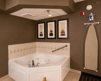 Moose Lake Lodge & Suites - Moose Lake