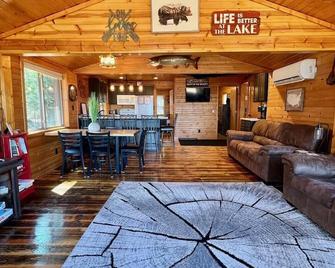 Aspen Cabin - Lost Land Lake Waterfront Getaway - Cable - Sala de estar