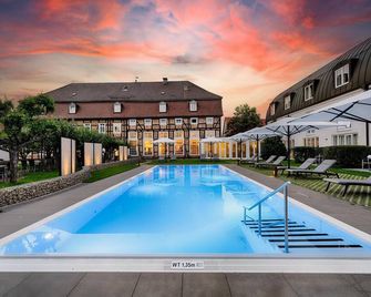 Welcome Hotel Bad Arolsen - Bad Arolsen - Piscina