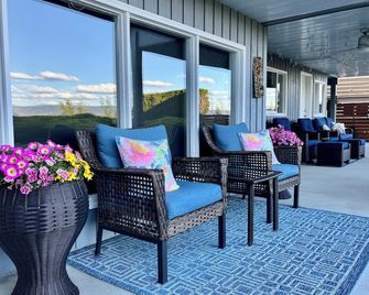 Lake and the City Bed and Breakfast - West Kelowna