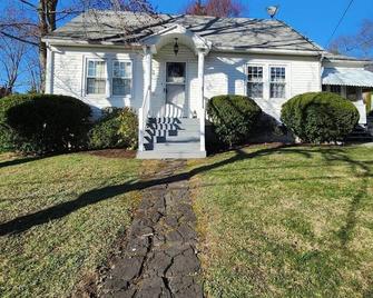 Cozy Home Near Downtown & Montage Mountain - Scranton - Building