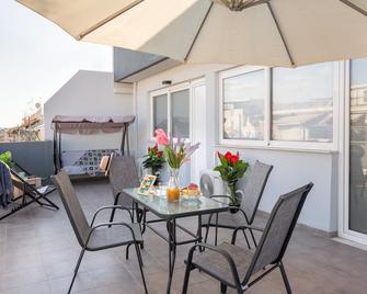 Premium Homes by Athens Stay - Ateena - Parveke