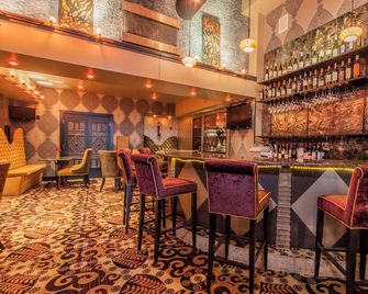 Cozy Deluxe King room in fabulous Niagara Falls with fitness center ,free WiFi - Cataratas del Niágara - Bar