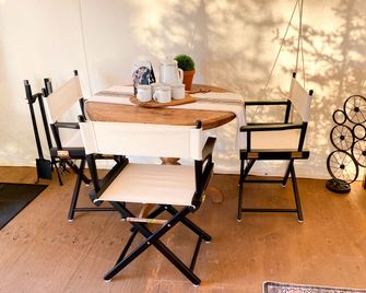 Fully-Equipped, Luxury, Bragg Creek Bell Tent in Alberta, Canada - Priddis - Dining room