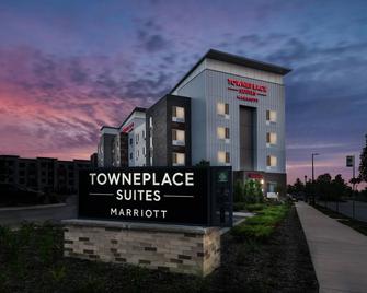 TownePlace Suites by Marriott Milwaukee Oak Creek - Oak Creek - Building