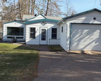 Lakeside Landing - Moose Lake - Edificio