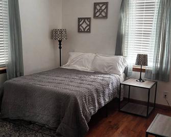 Charming 2-bedroom house with WiFi, AC in superb Bedford - Bedford