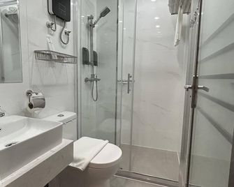 Kekehyu Business Hotel - Valencia City - Bathroom