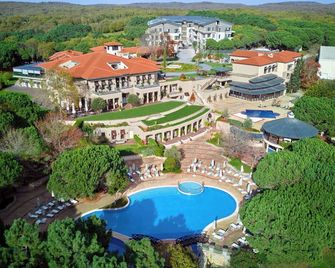 Kemer Country Hotel Istanbul - איסטנבול - בריכה