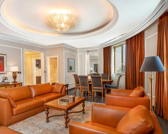 Millennium Hotel Doha - Doha - Living room