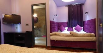 Maya Hotel & Restaurant - Agra - Schlafzimmer