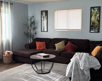 Cozy centrally located home looking for guests - Twin Falls - Sala de estar