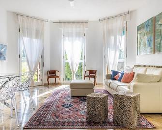 Relais Vittoriale - Gardone Riviera - By Host4u - Gardone Riviera - Living room