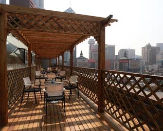 Dalian Bohai Pearl Hotel - Dalian - Balcón