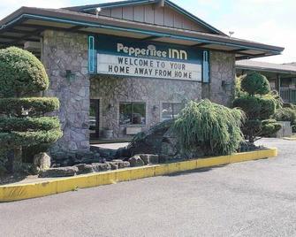 Pepper Tree Inn - Beaverton - Patio