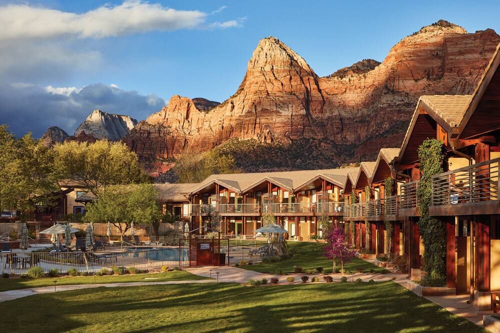 Outdoors view view of Desert Pearl Inn