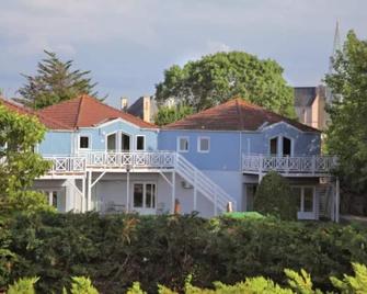 Park & Suites Village La Rochelle Marans - Marans - Edificio