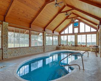 Ozark Mtn Views and Lake Access Shirley Home - Fairfield Bay - Piscina