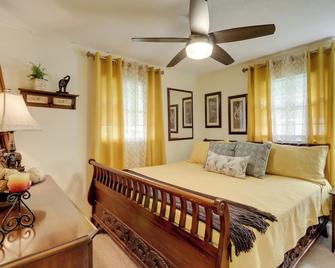 2 Mi to Lake Okeechobee: Waterfront Home w/ Deck! - Okeechobee - Slaapkamer
