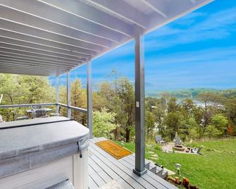 In the Treetops - Dandridge - Balkon