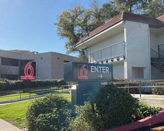Motel 6 Sacramento West - Sacramento - Bygning