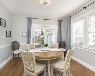 Cozy Bungalow - walk to Broadripple Ave. and Monon - Indianápolis - Comedor