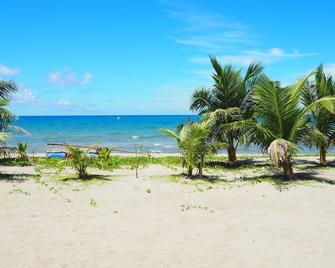 Footprints Beach Resort - San Andres - Beach