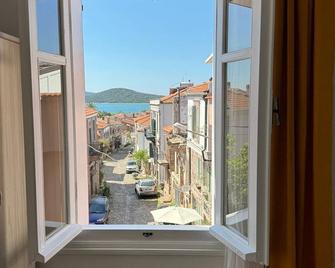 Cunda Bebekli Pansiyon - Ayvalik - Balcony