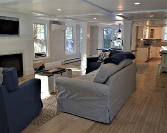 Stunning Cape-walking distance to town! - Kennebunkport - Living room
