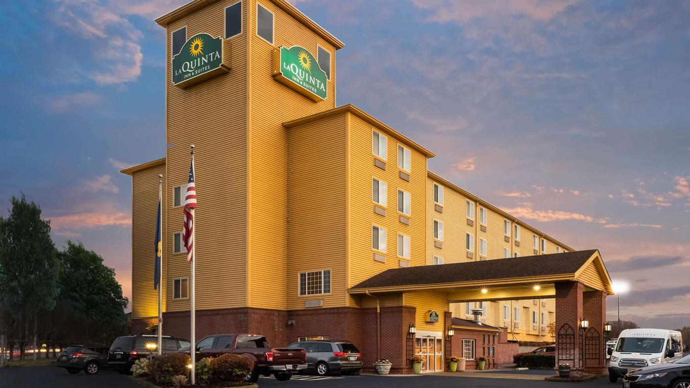 La Quinta Inn & Suites by Wyndham Portland Airport