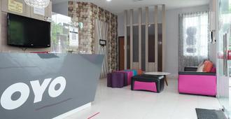 Super OYO 89930 Golden Guest House - Kuantan