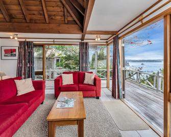 Te Maiki Retreat - Russell Holiday Home - Russell - Sala de estar