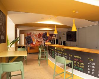 Hans Brinker Hostel Lisbon - Lisbon - Bar