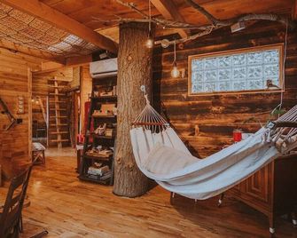 Treehouse on the Water -Eagles Nest-20 ft high - Port Angeles
