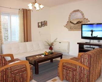 Arbel Guest House Shavit Family - Arbel - Living room