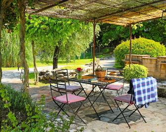 Private Villa with WIFI, private pool, A/C, TV, patio, pets allowed, panoramic view, parking - Penna in Teverina - Patio