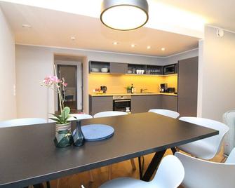 Tallinn City Apartments Old Town Suites - Tallinn - Dining room