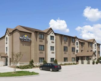 Garner Hotel Gonzales By IHG - Gonzales - Building