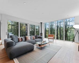 Architect-designed Modern Cabin retreat - Kerhonkson - Living room