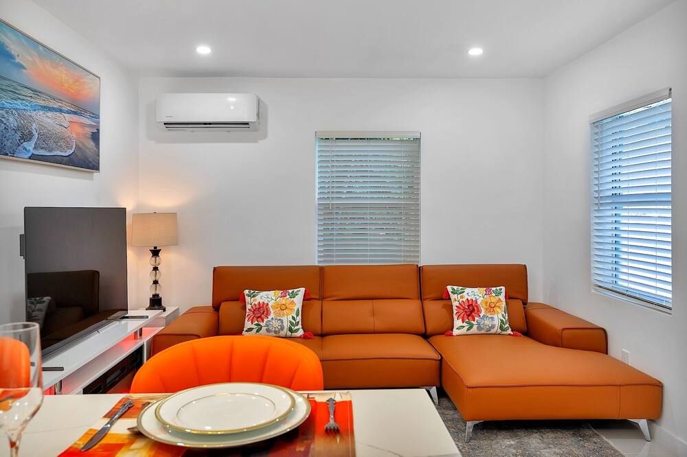 Enjoy a stylish experience at this centrally-located place. - פורט לודרדייל - סלון